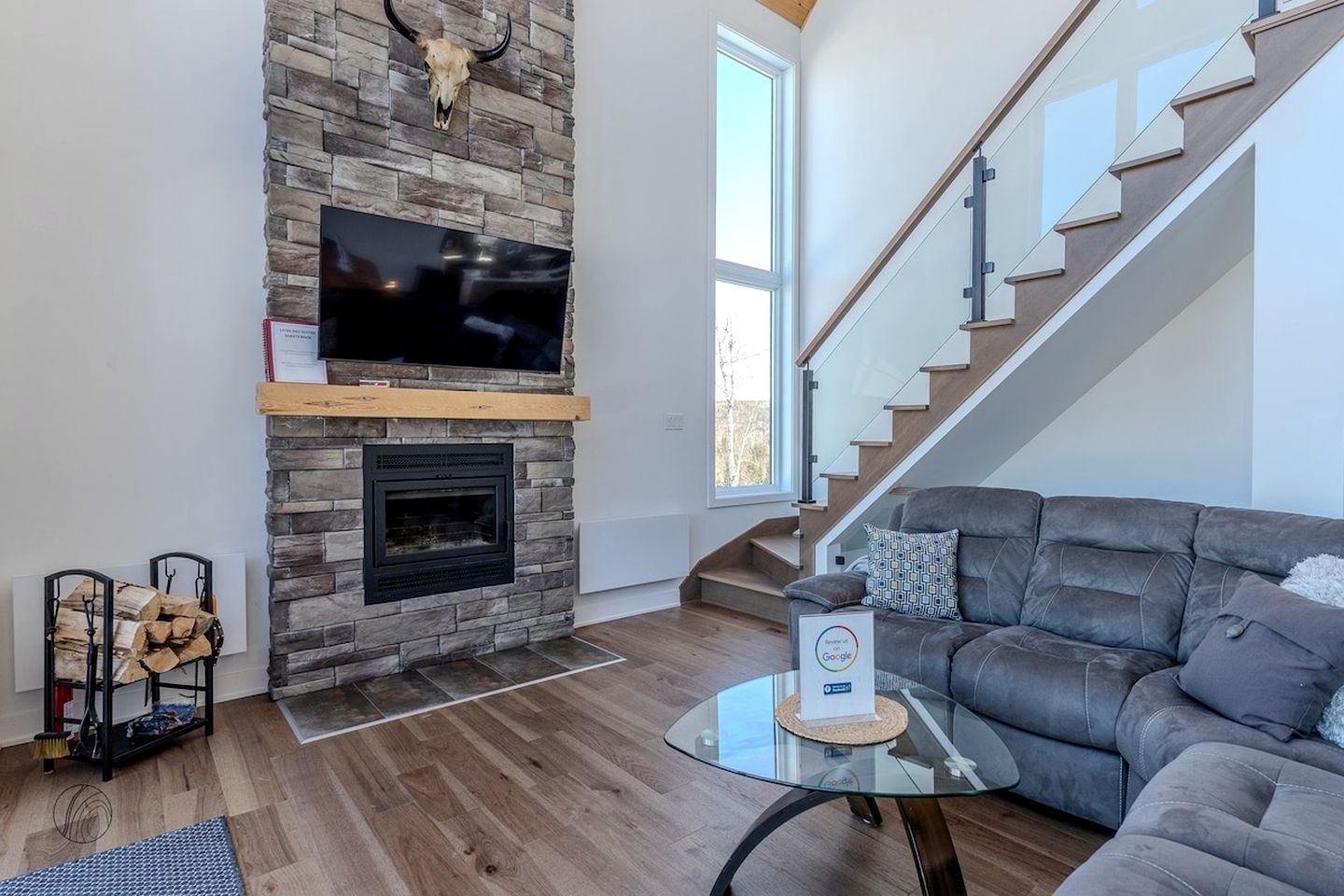 Luxurious Villa with Game Room, Hot-Tub and Barbecue in Saint Come, Quebec