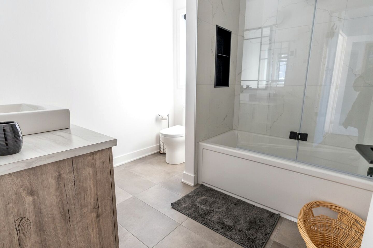 Luxurious Villa with Game Room, Hot-Tub and Barbecue in Saint Come, Quebec