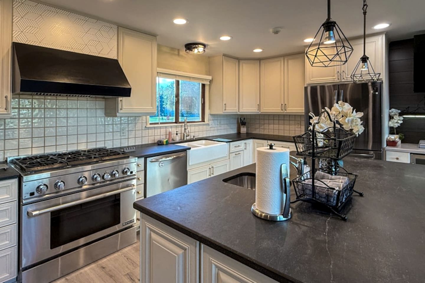 Luxurious Villa with Hot-tub, Fire Pit and Games in Gary, Indiana