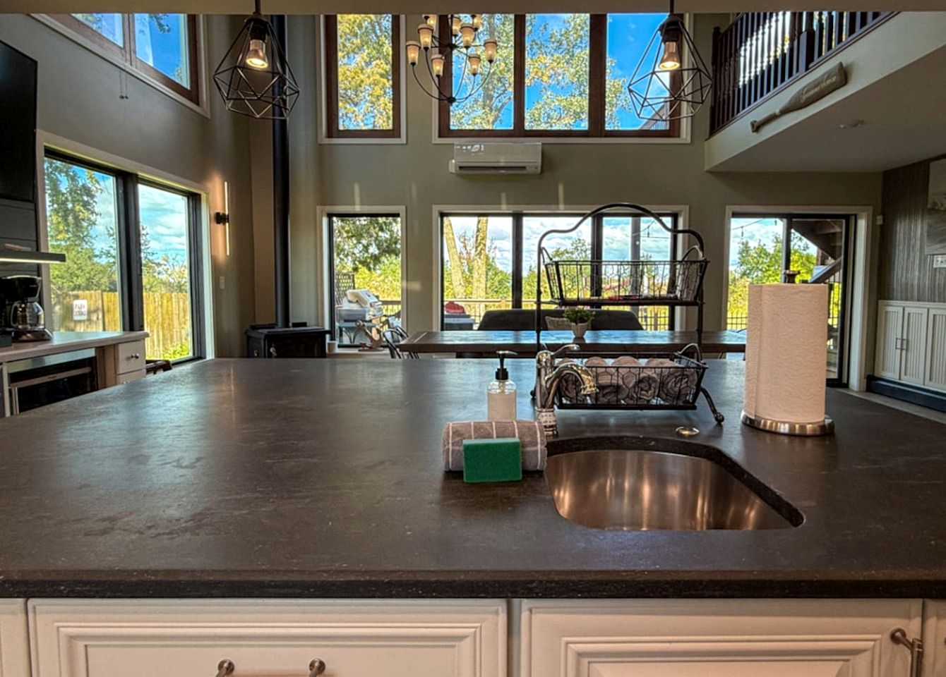 Luxurious Villa with Hot-tub, Fire Pit and Games in Gary, Indiana