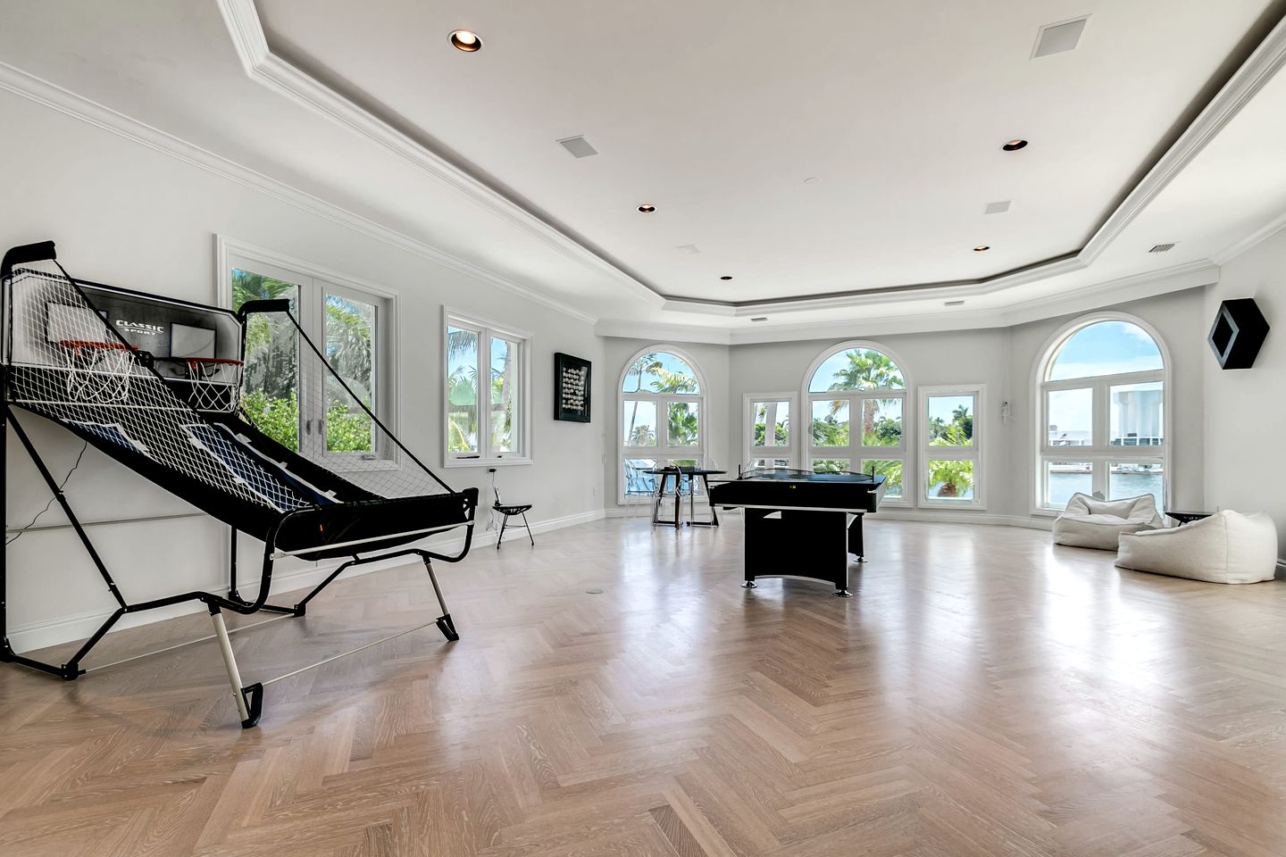 Luxury Waterfront Mansion with Rooftop Terrace near Las Olas, Fort Lauderdale FL