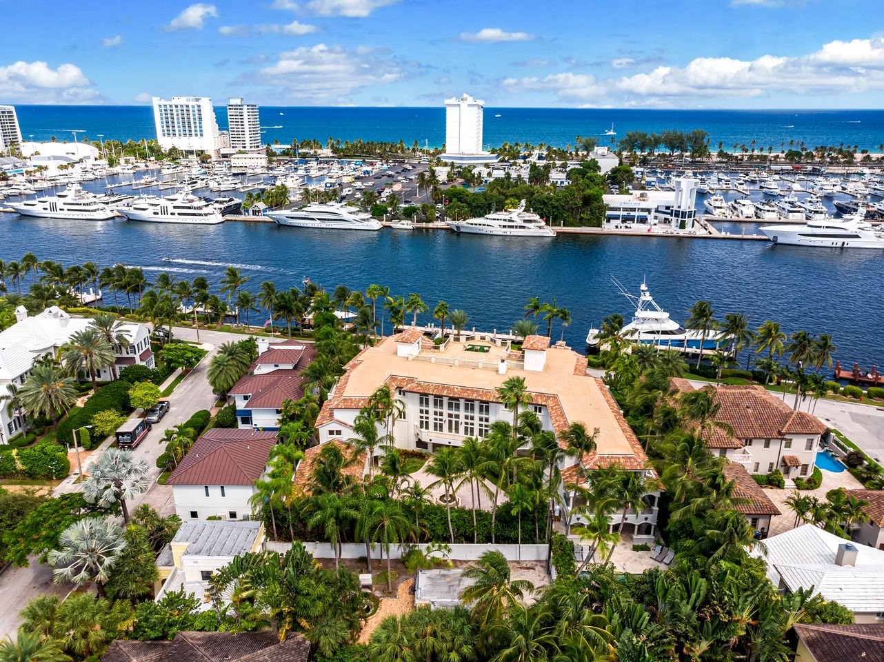 Luxury Waterfront Mansion with Rooftop Terrace near Las Olas, Fort Lauderdale FL