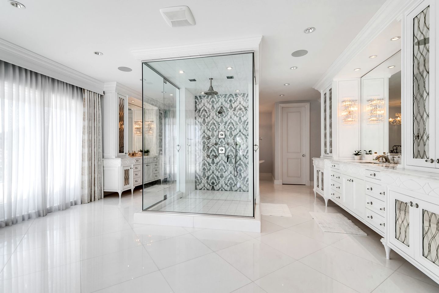 Luxury Waterfront Mansion with Rooftop Terrace near Las Olas, Fort Lauderdale FL