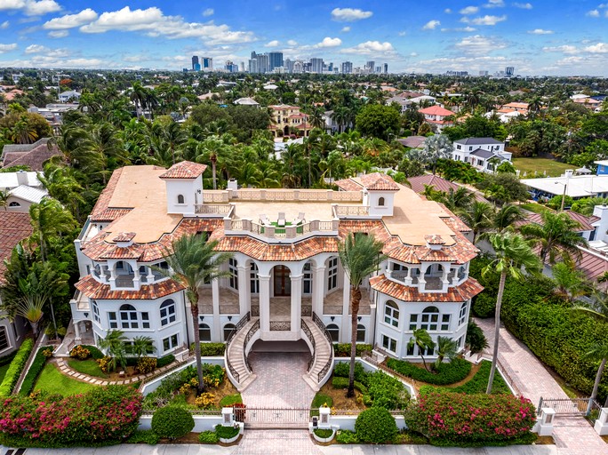 Luxury Waterfront Mansion with Rooftop Terrace near Las Olas, Fort Lauderdale FL