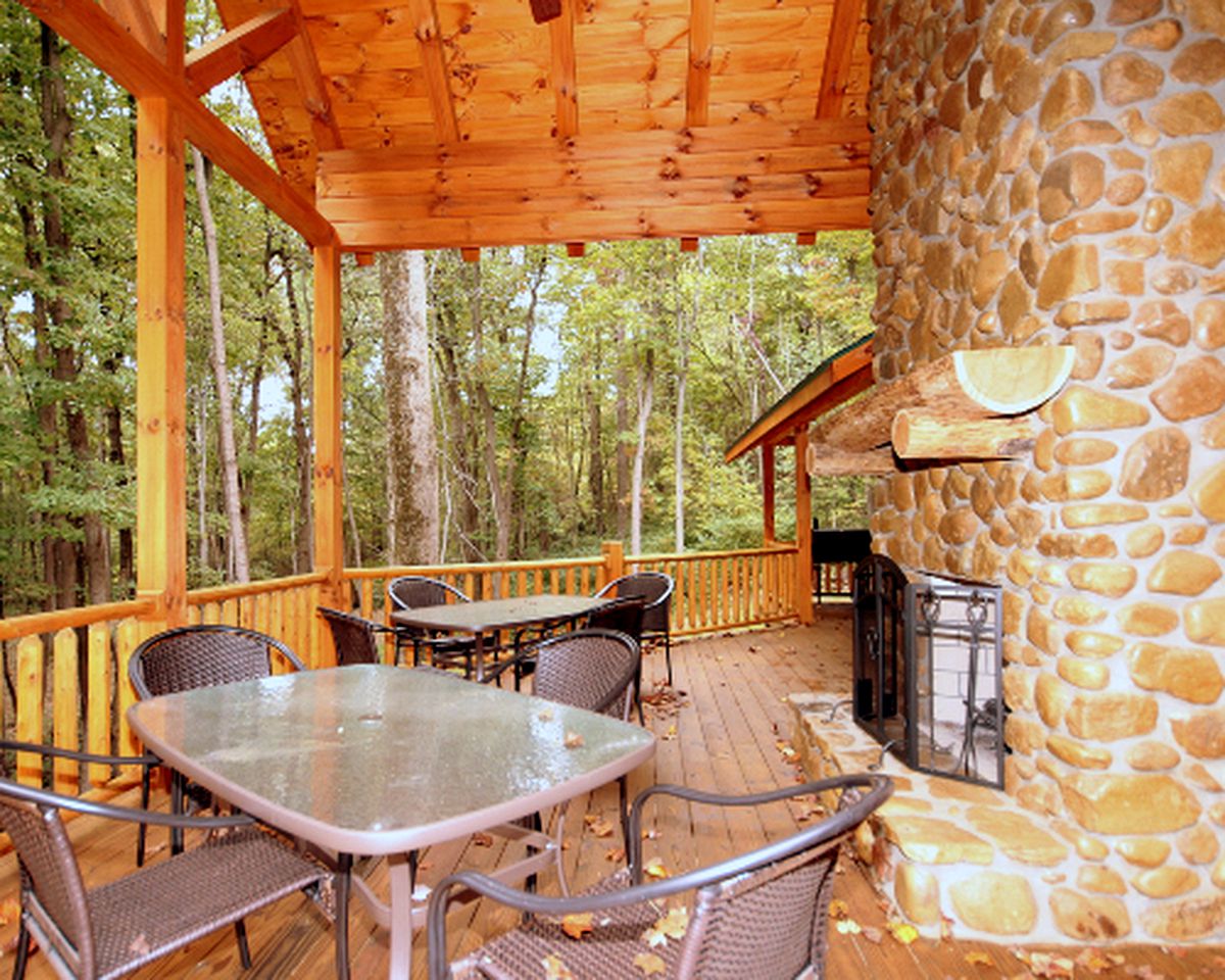 Luxuriously Equipped Lodge for Groups in Logan, Ohio