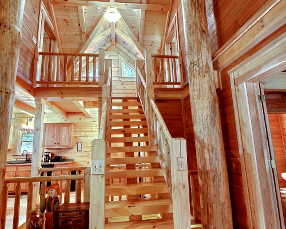 Luxuriously Equipped Lodge for Groups in Logan, Ohio