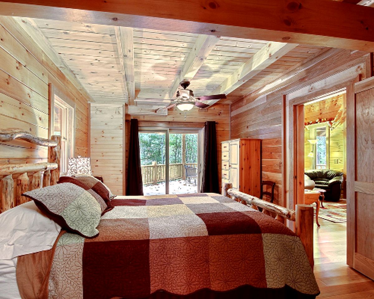 Luxuriously Equipped Lodge for Groups in Logan, Ohio