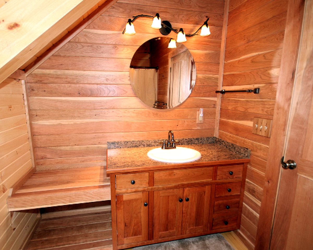 Luxuriously Equipped Lodge for Groups in Logan, Ohio