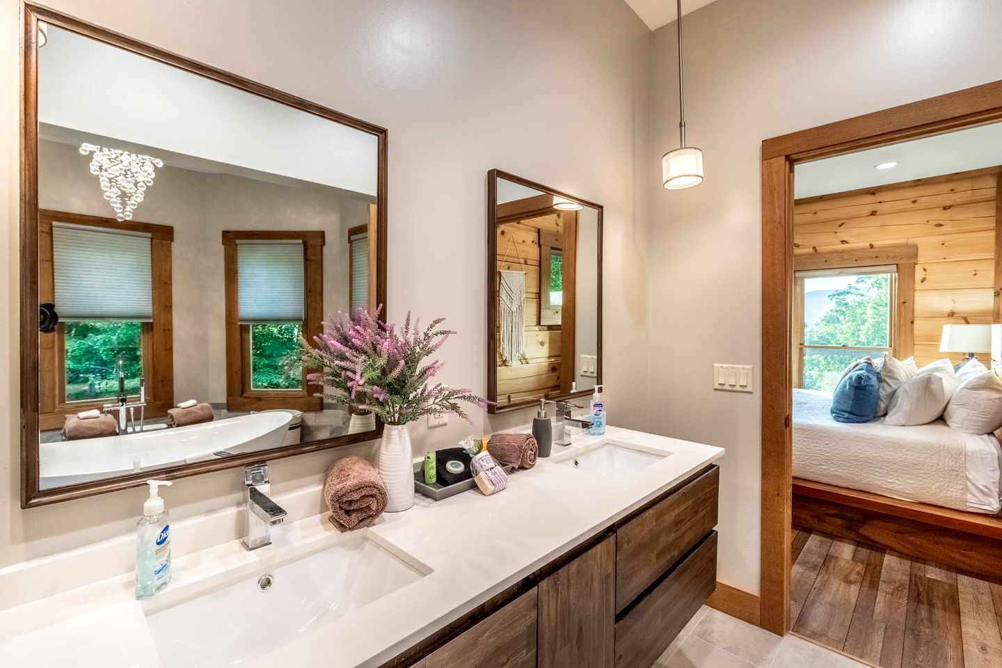 Luxury Lakeview Cabin with Theatre & Game Room near Fontana Lake, Bryson City NC