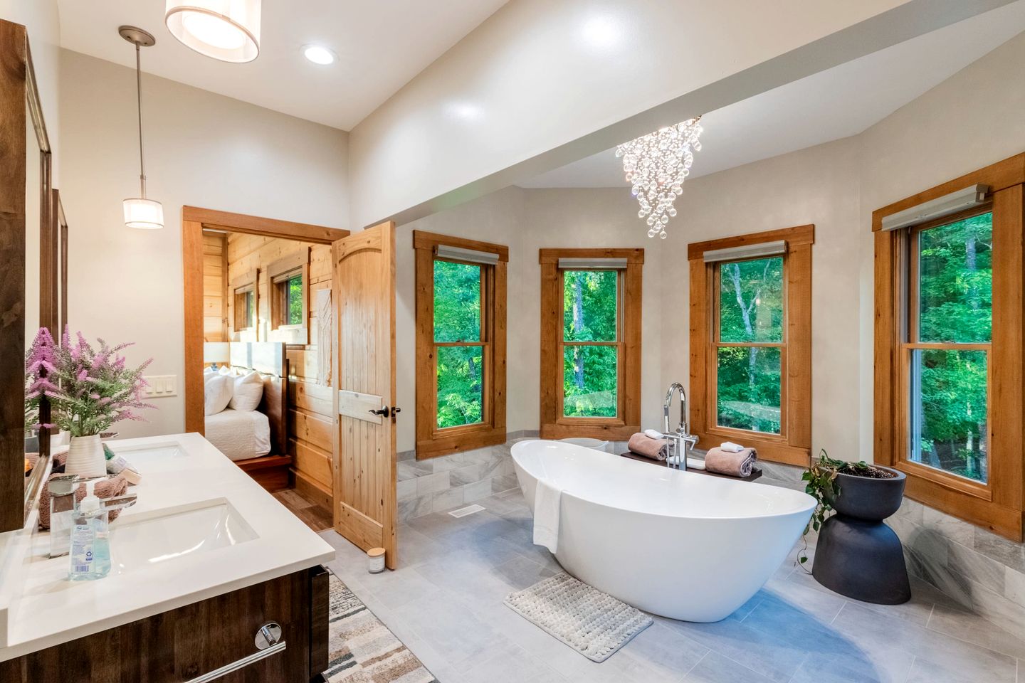 Luxury Lakeview Cabin with Theatre & Game Room near Fontana Lake, Bryson City NC