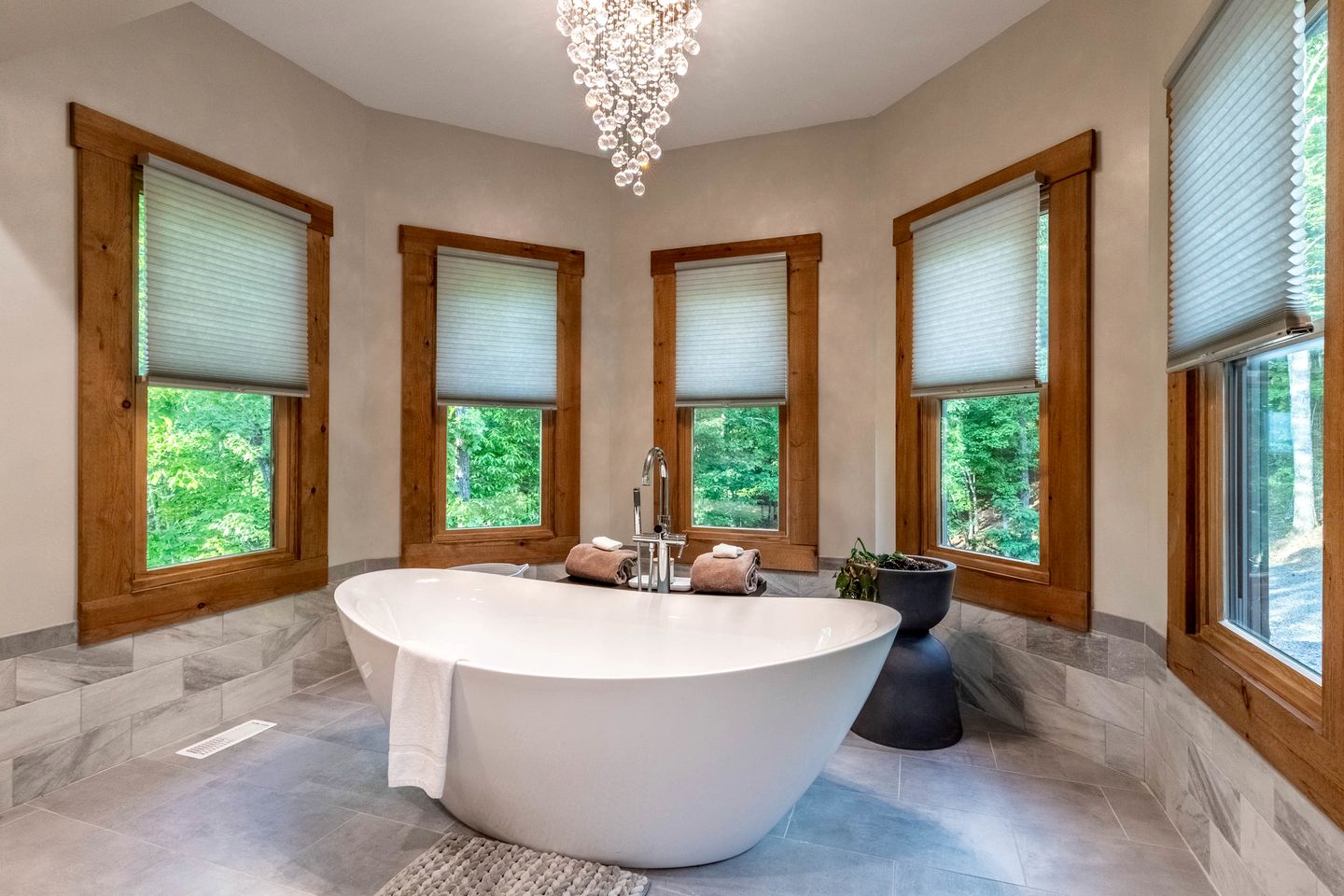 Luxury Lakeview Cabin with Theatre & Game Room near Fontana Lake, Bryson City NC