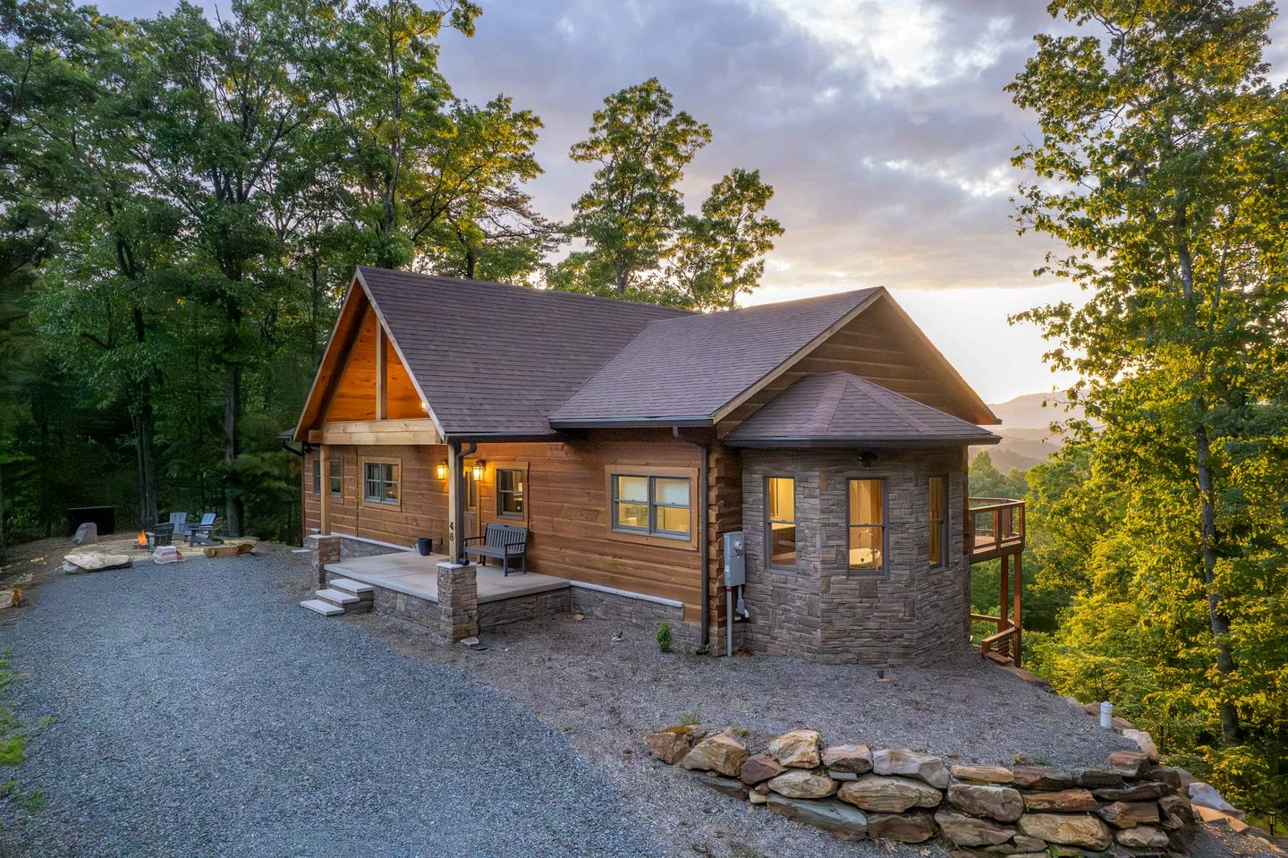 Luxury Lakeview Cabin with Theatre & Game Room near Fontana Lake, Bryson City NC