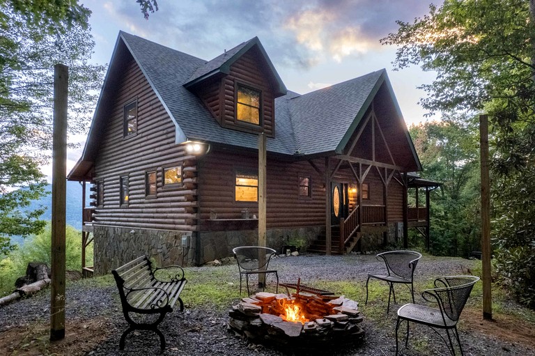 Spacious Smoky Mountain Cabin with Hot Tub & Game Room near Waynesville, NC