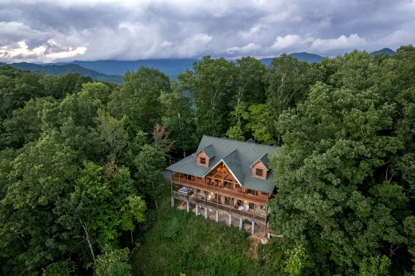 Spacious Smoky Mountain Cabin with Hot Tub & Game Room near Waynesville, NC