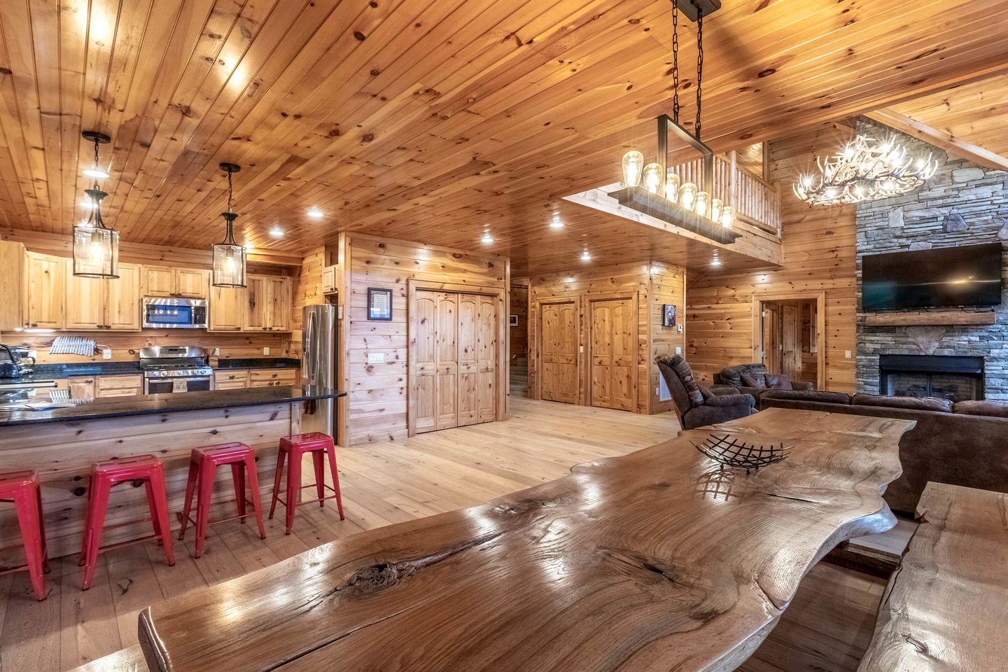 Spacious Smoky Mountain Cabin with Hot Tub & Game Room near Waynesville, NC
