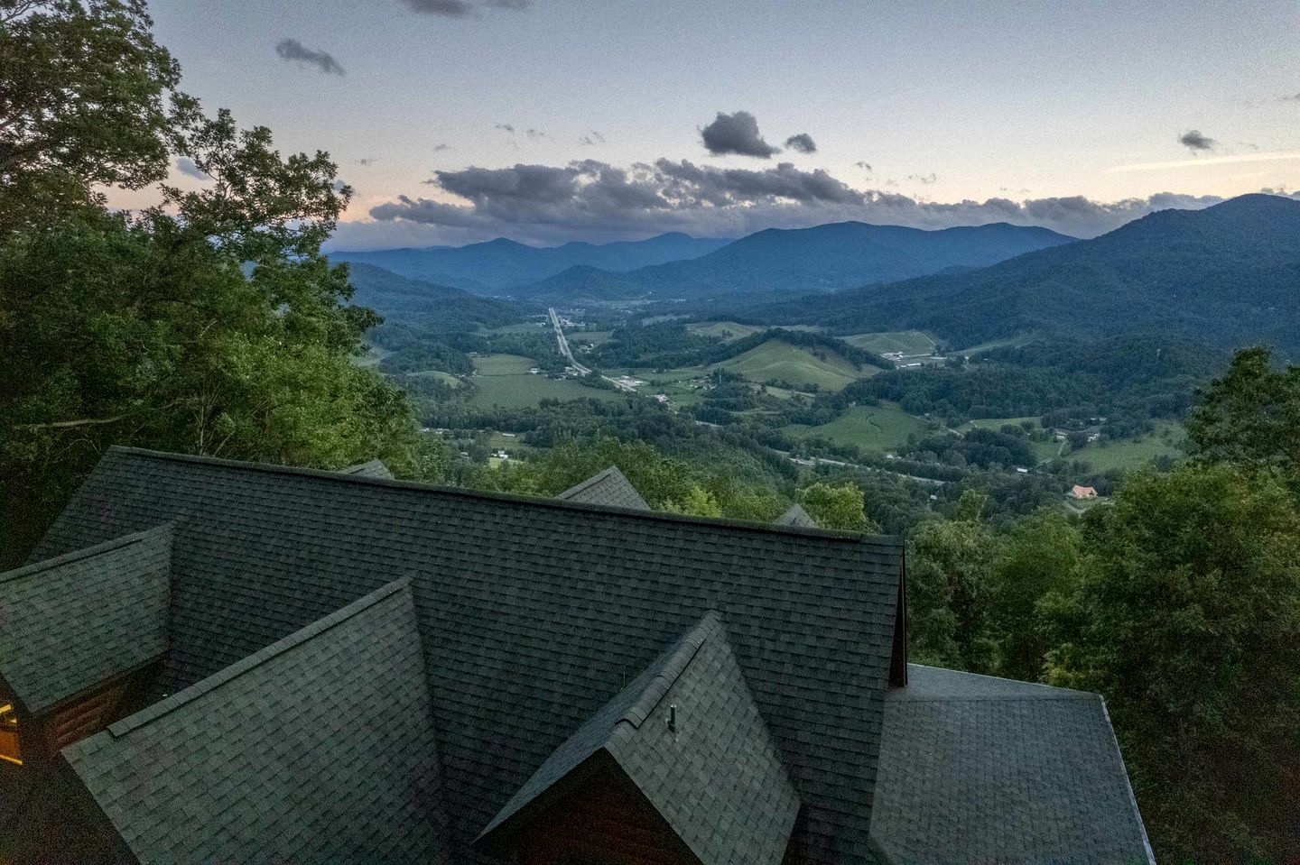 Spacious Smoky Mountain Cabin with Hot Tub & Game Room near Waynesville, NC