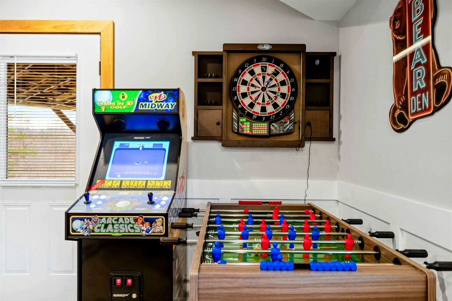 Luxurious A-Frame Mountain Retreat with Hot Tubs & Game Room Near Seneca Rocks, Milam, WV