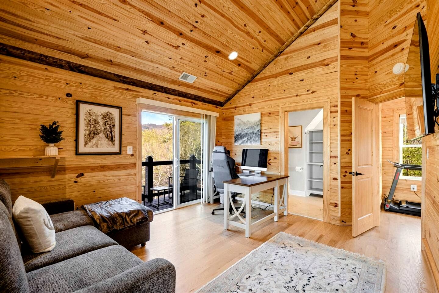 Luxurious A-Frame Mountain Retreat with Hot Tubs & Game Room Near Seneca Rocks, Milam, WV