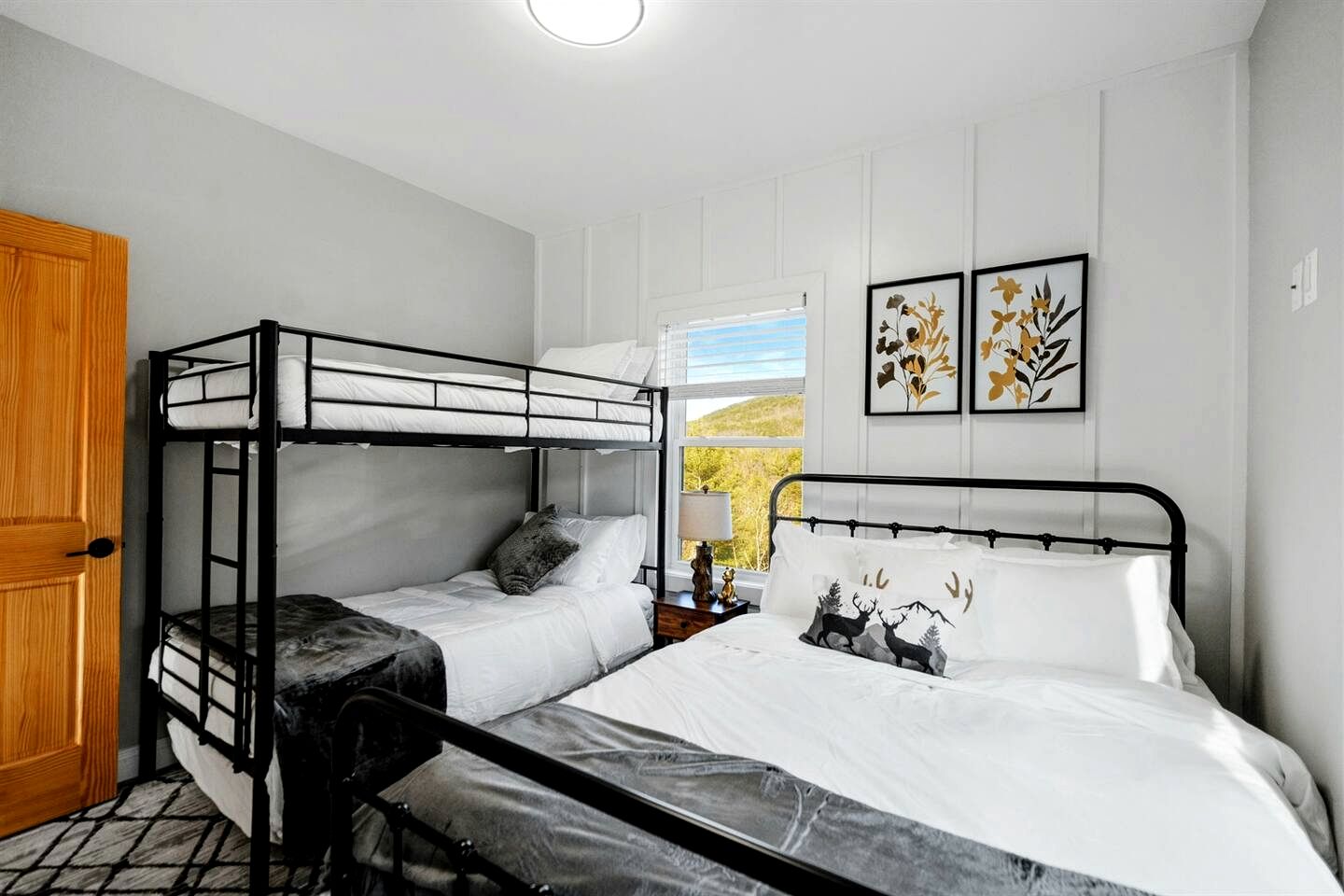 Luxurious A-Frame Mountain Retreat with Hot Tubs & Game Room Near Seneca Rocks, Milam, WV