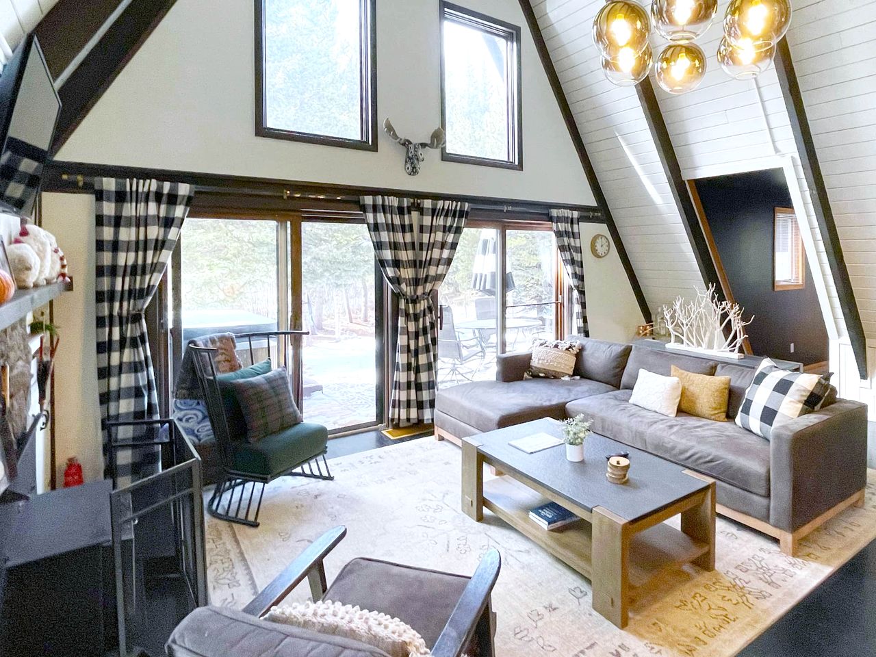 Luxury A-Frame with Hot Tub for Dreamy Vacations in Colorado