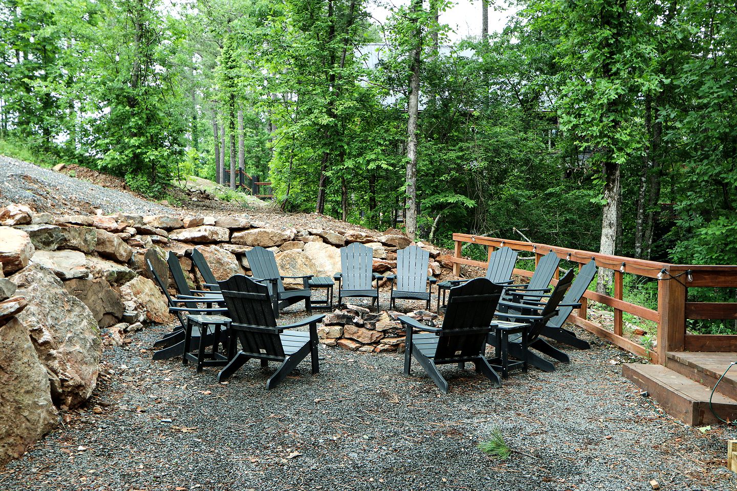 Gorgeous Wooden Cabin with Games, Fireplace and Hot-tub in Hochatown, Oklahoma