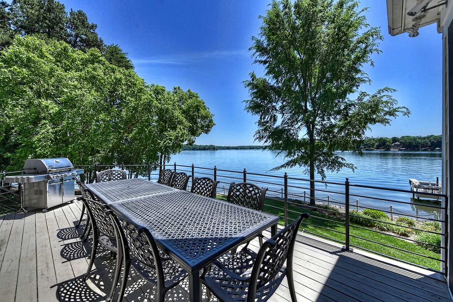 Luxury Cabin for Entertaining with an In-House Movie Theater on Lake Norman, North Carolina