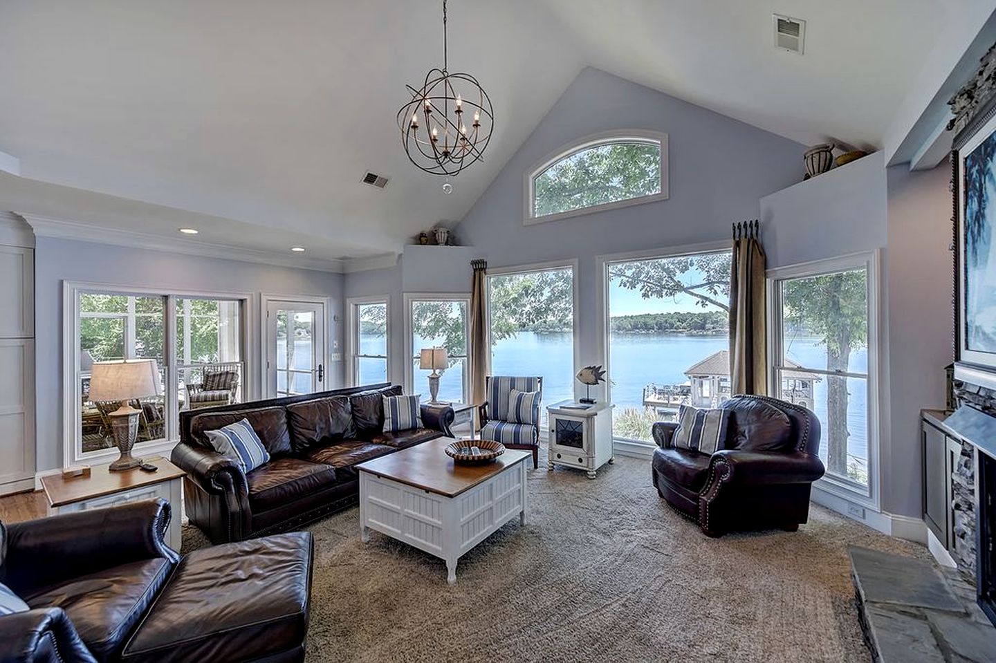 Luxury Cabin for Entertaining with an In-House Movie Theater on Lake Norman, North Carolina