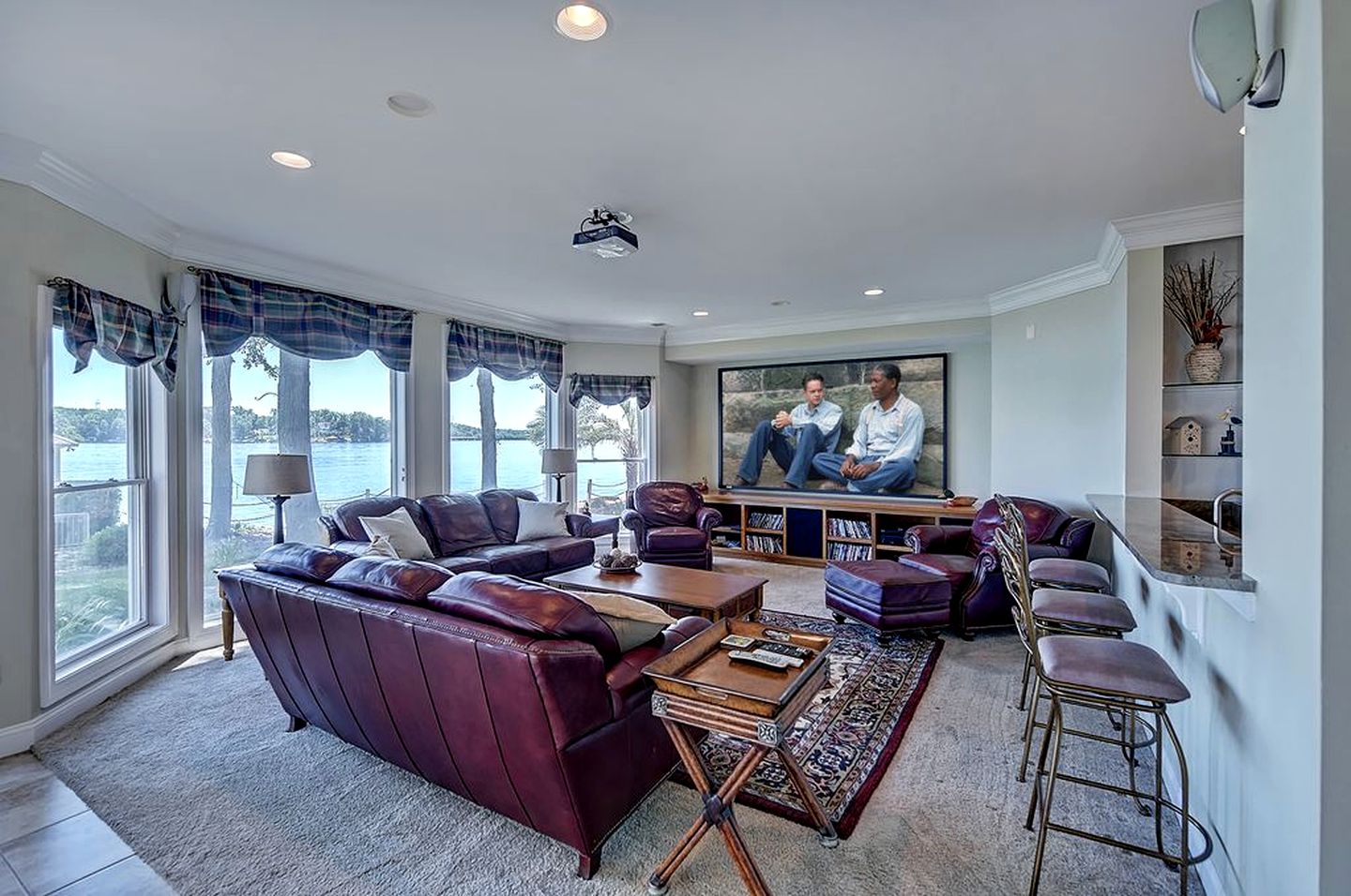 Luxury Cabin for Entertaining with an In-House Movie Theater on Lake Norman, North Carolina