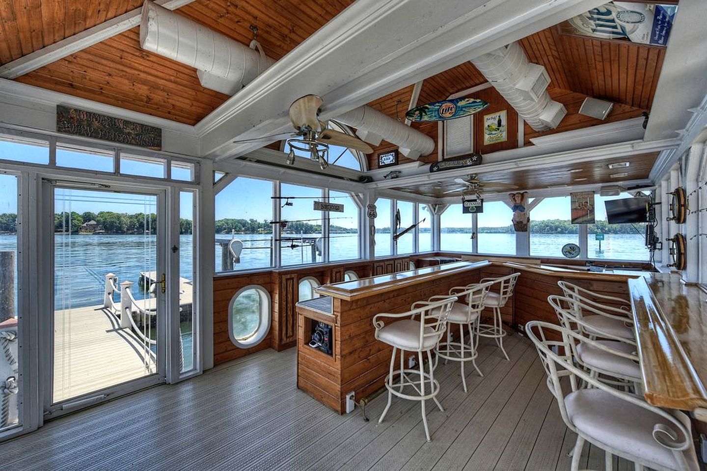 Luxury Cabin for Entertaining with an In-House Movie Theater on Lake Norman, North Carolina