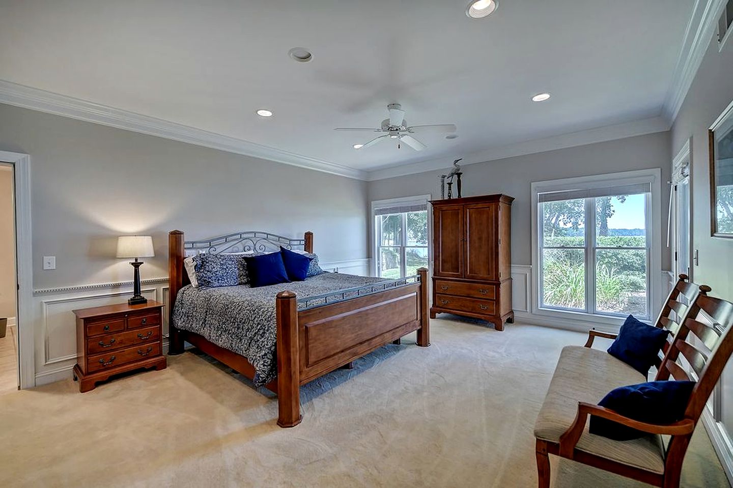 Luxury Cabin for Entertaining with an In-House Movie Theater on Lake Norman, North Carolina