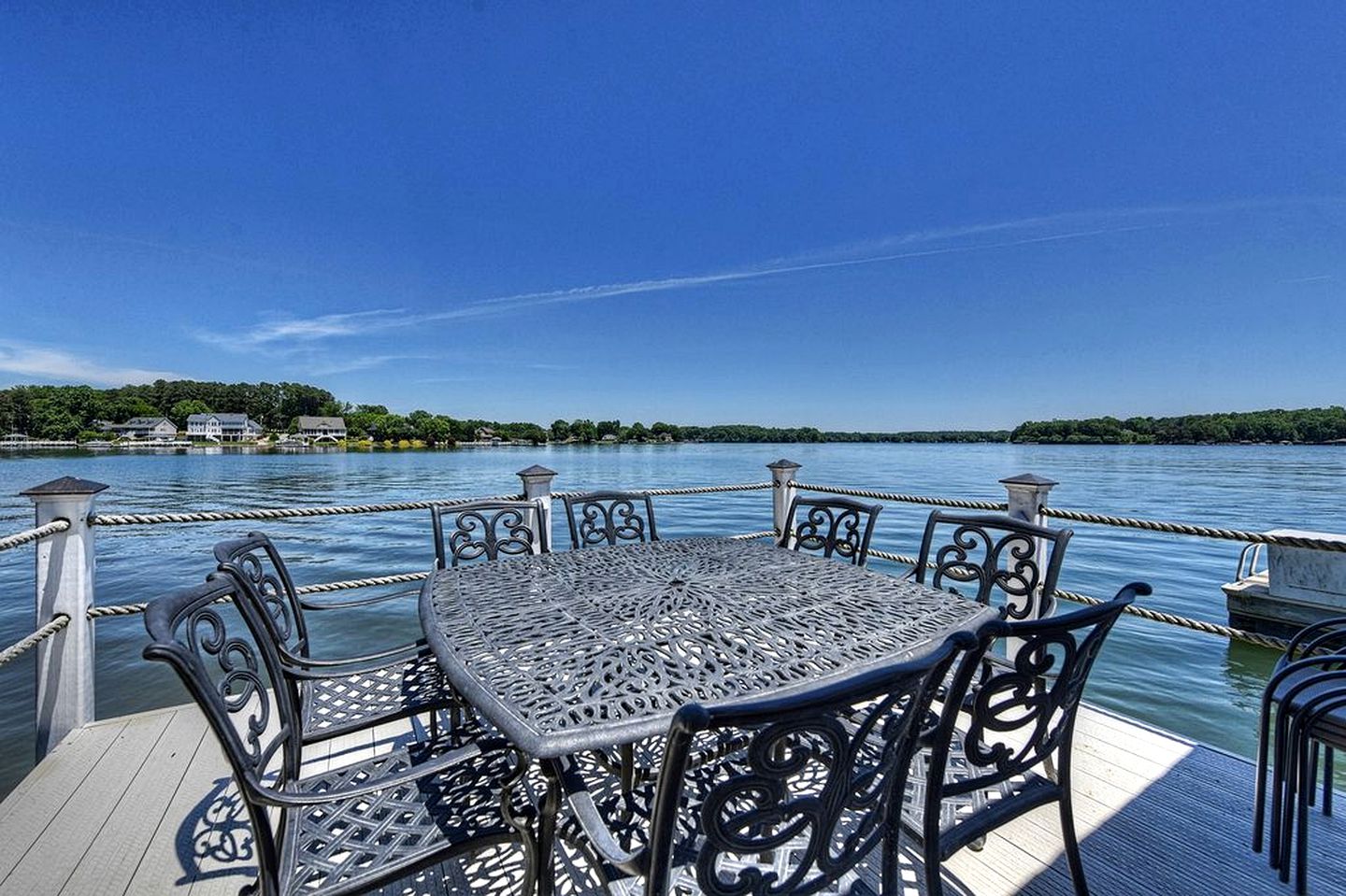 Luxury Cabin for Entertaining with an In-House Movie Theater on Lake Norman, North Carolina