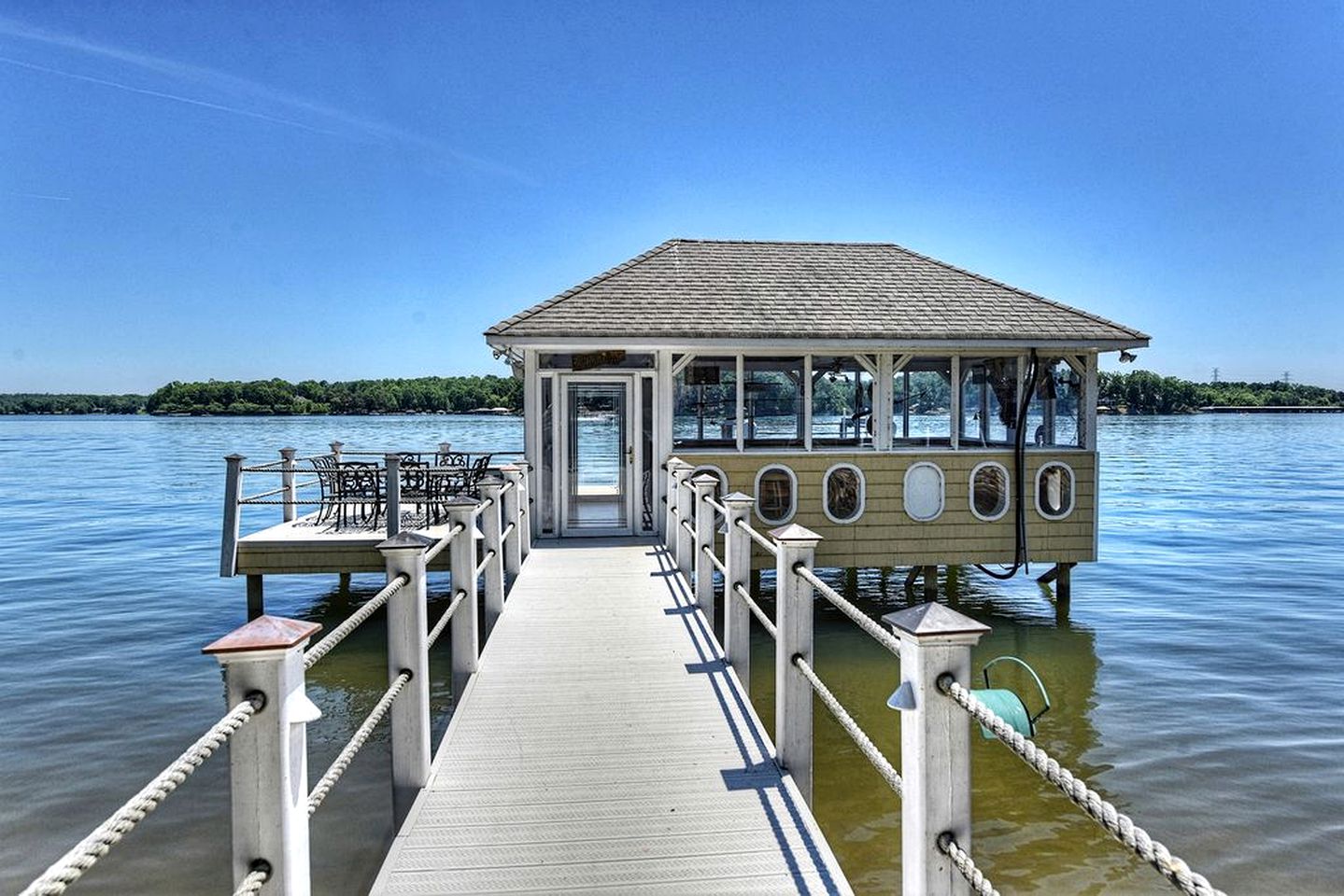 Luxury Cabin for Entertaining with an In-House Movie Theater on Lake Norman, North Carolina