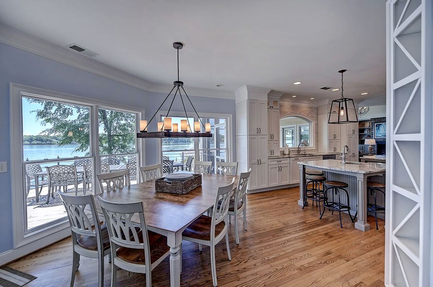Luxury Cabin for Entertaining with an In-House Movie Theater on Lake Norman, North Carolina