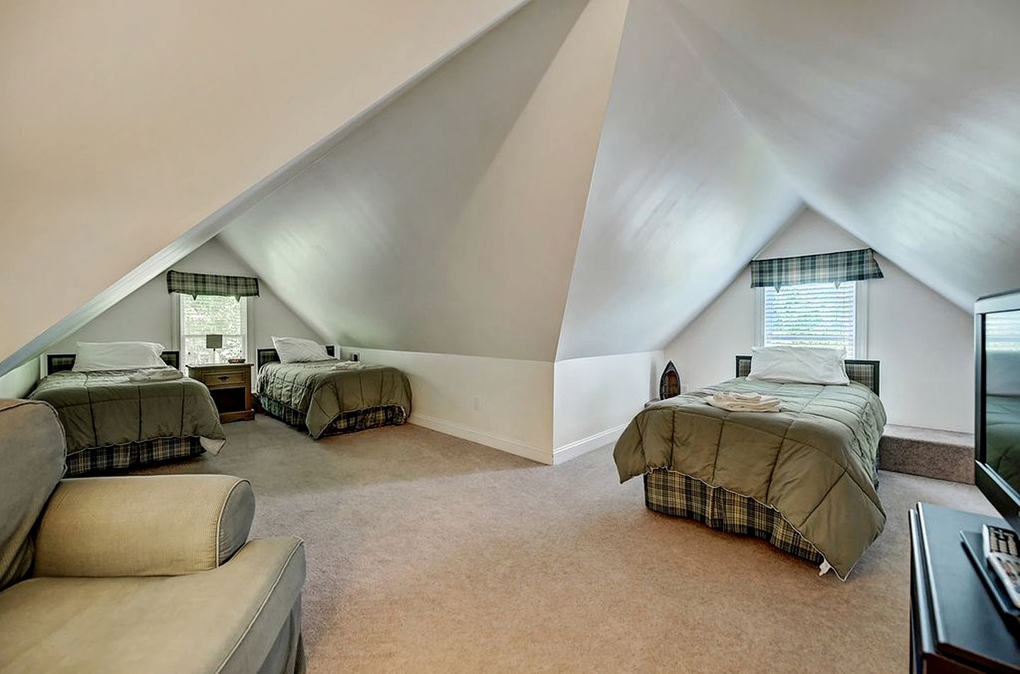 Luxury Cabin for Entertaining with an In-House Movie Theater on Lake Norman, North Carolina