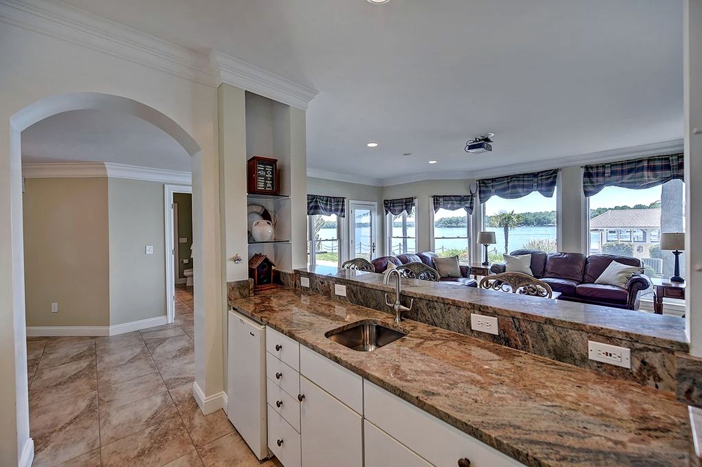 Luxury Cabin for Entertaining with an In-House Movie Theater on Lake Norman, North Carolina