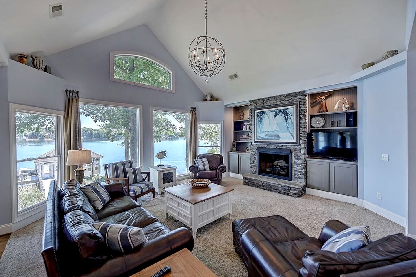 Luxury Cabin for Entertaining with an In-House Movie Theater on Lake Norman, North Carolina