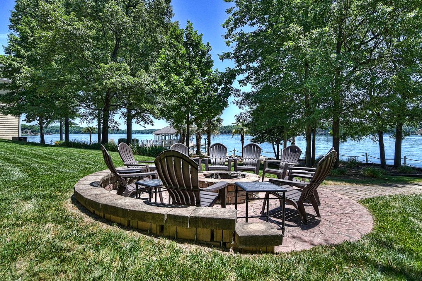 Luxury Cabin for Entertaining with an In-House Movie Theater on Lake Norman, North Carolina
