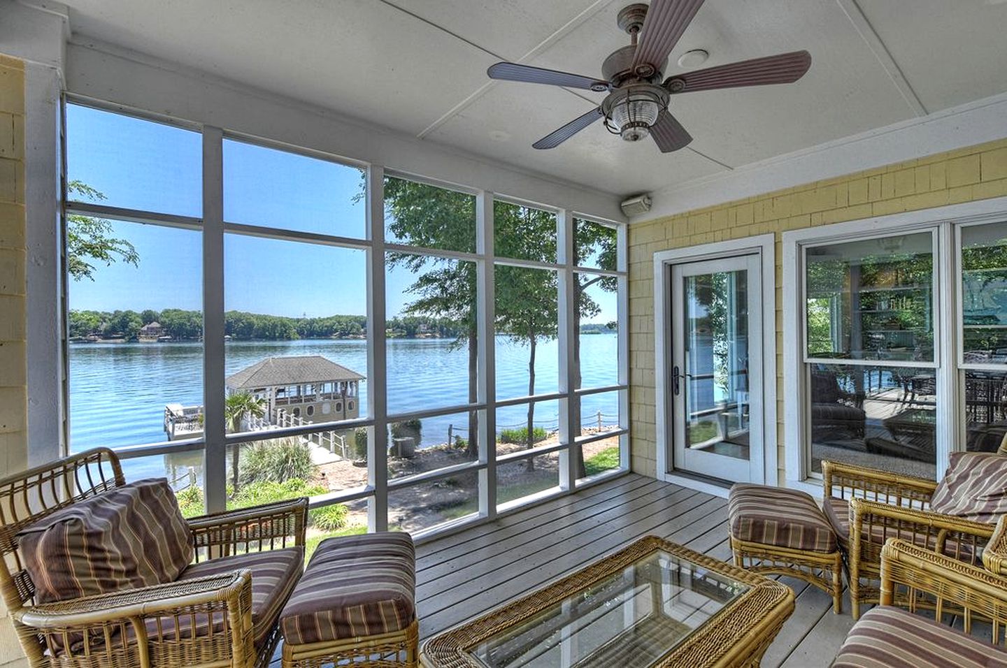 Luxury Cabin for Entertaining with an In-House Movie Theater on Lake Norman, North Carolina