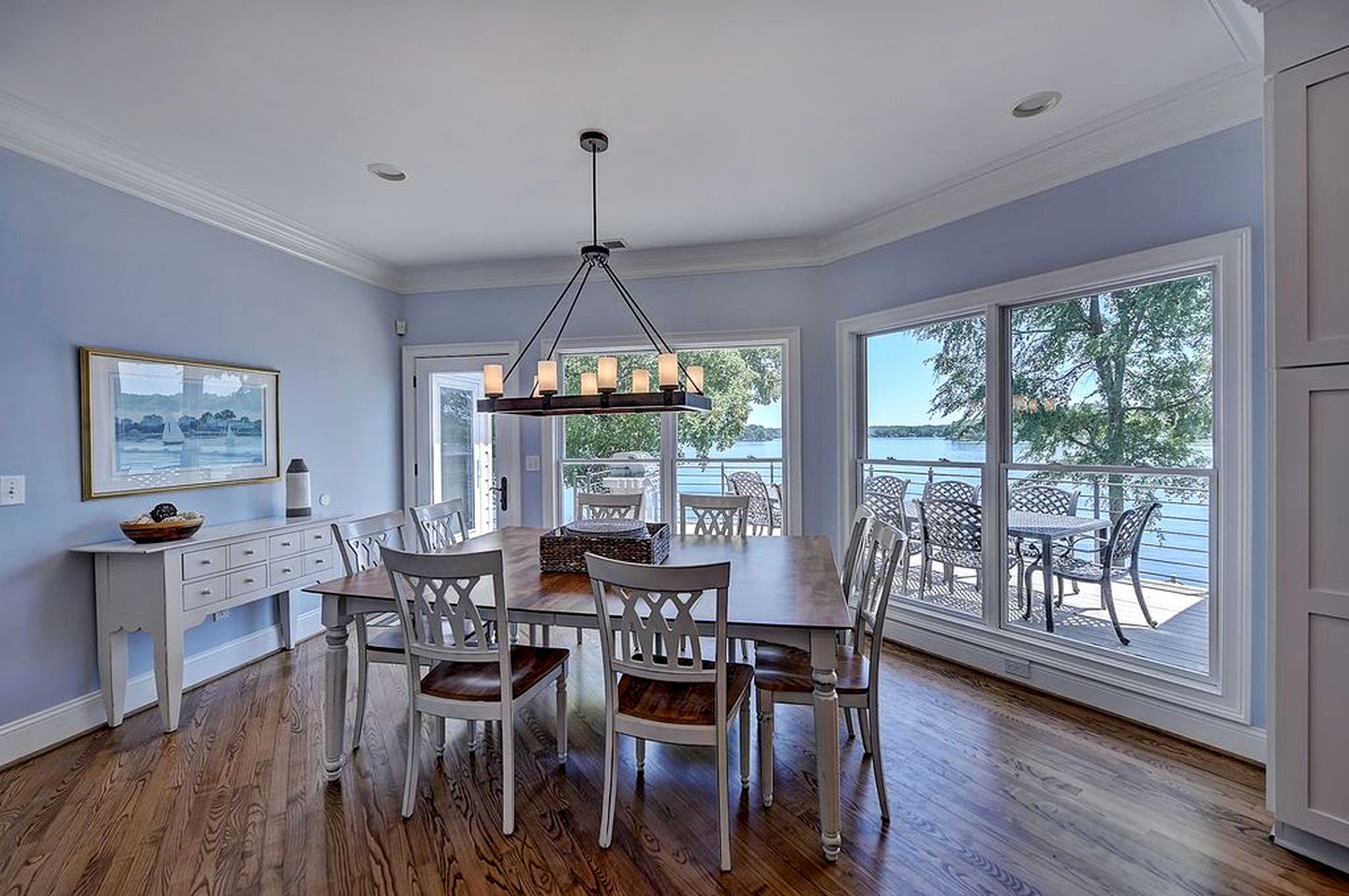 Luxury Cabin for Entertaining with an In-House Movie Theater on Lake Norman, North Carolina