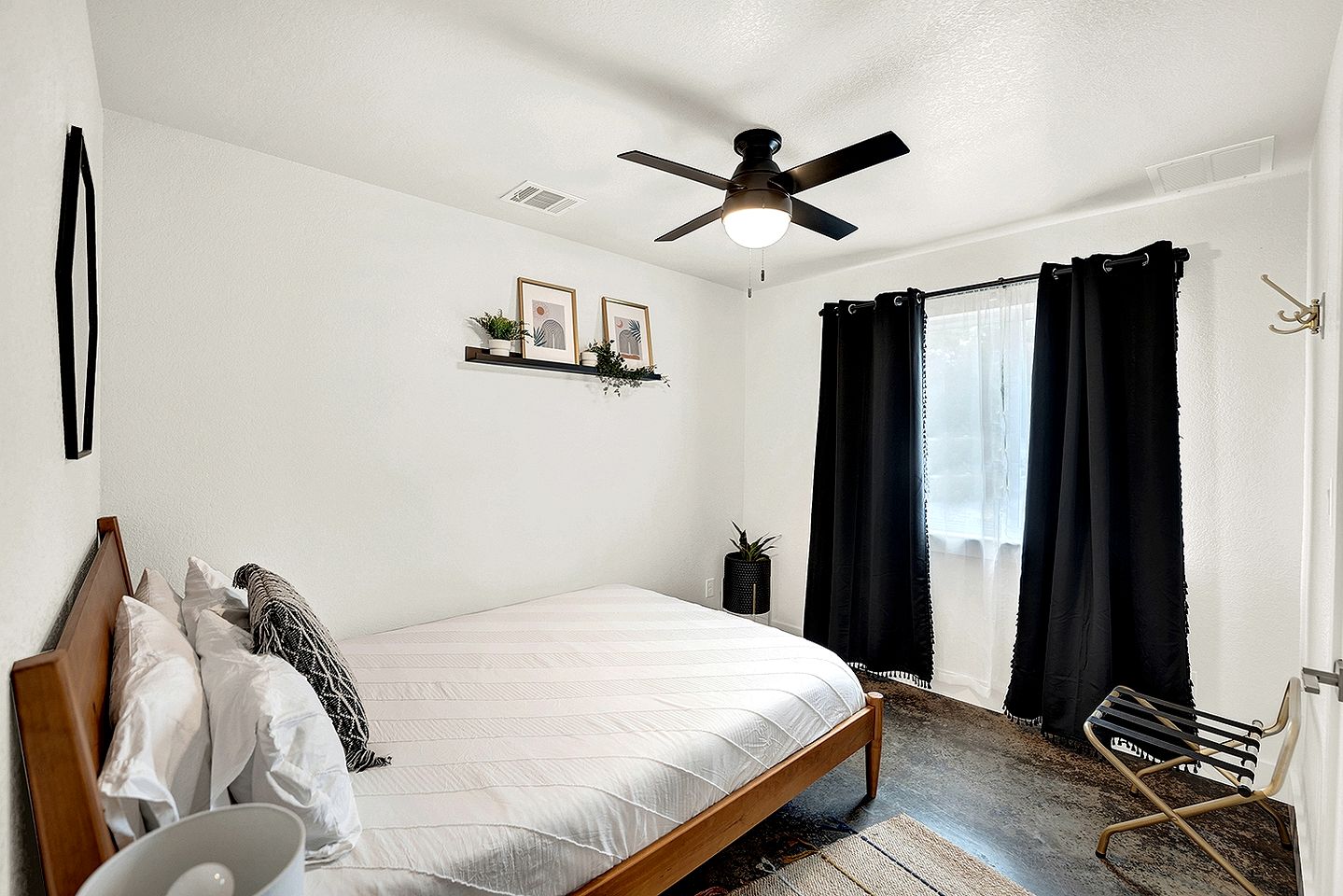 Luxury Cabin for Four for Texas Glamping Retreat