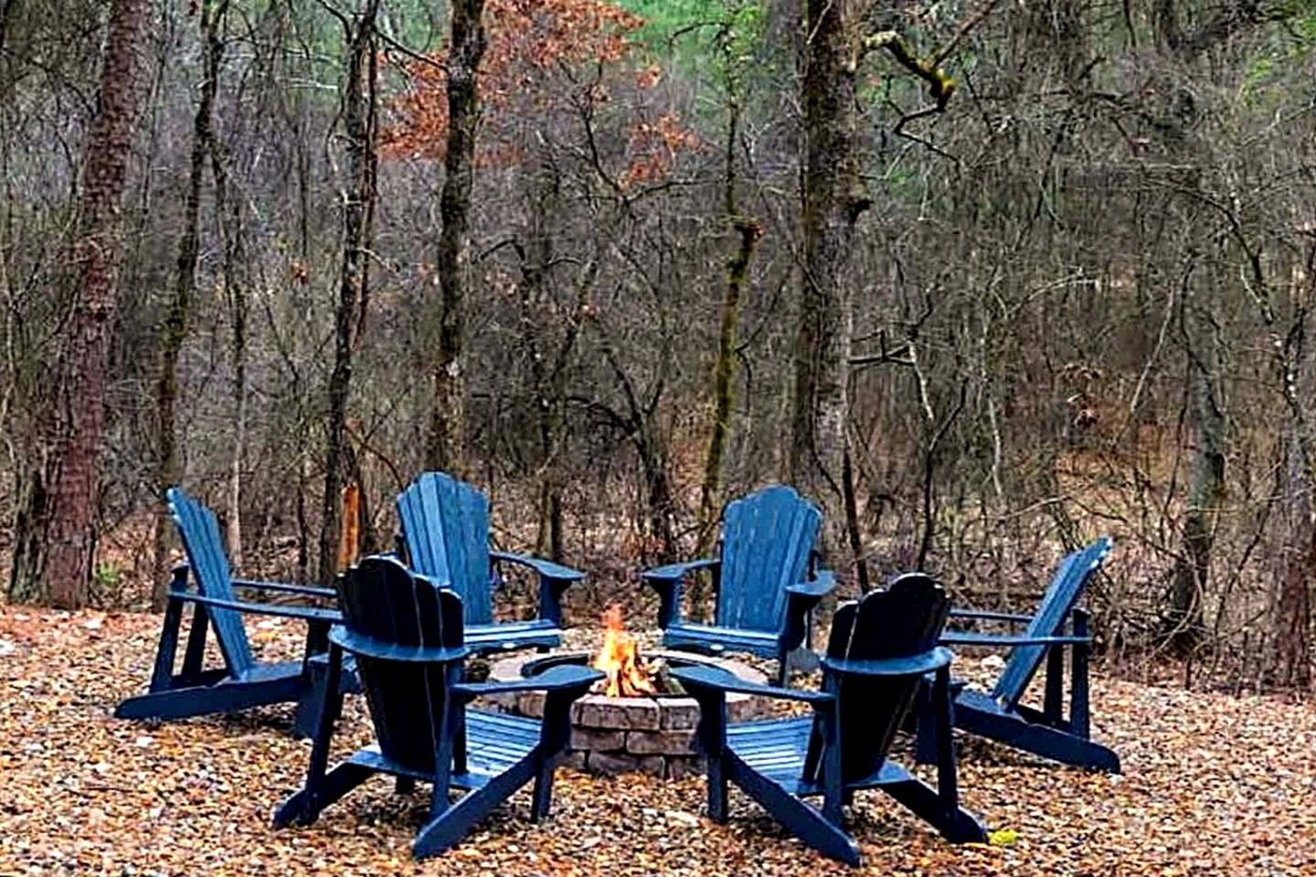 Luxury Cabin with Private Hot Tub, Infrared Sauna & Vintage Jukebox Near Broken Bow, OK