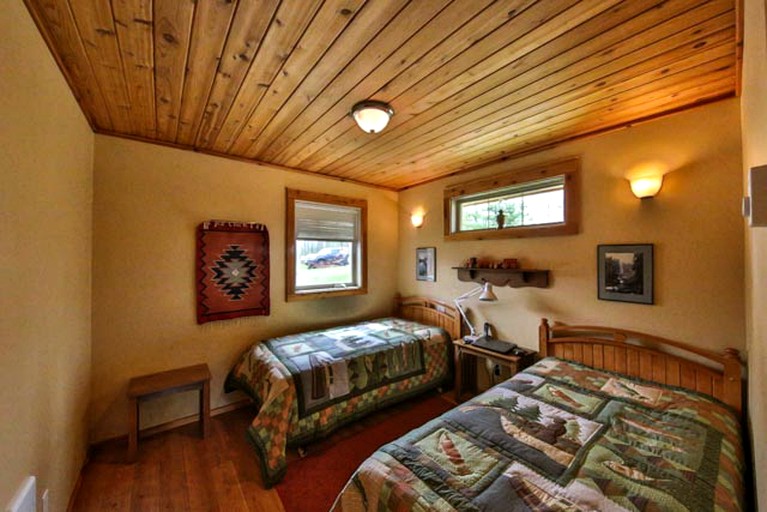 Cabins (Clearwater, British Columbia, Canada)