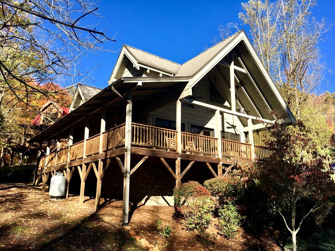Cabins (Maggie Valley, North Carolina, United States)
