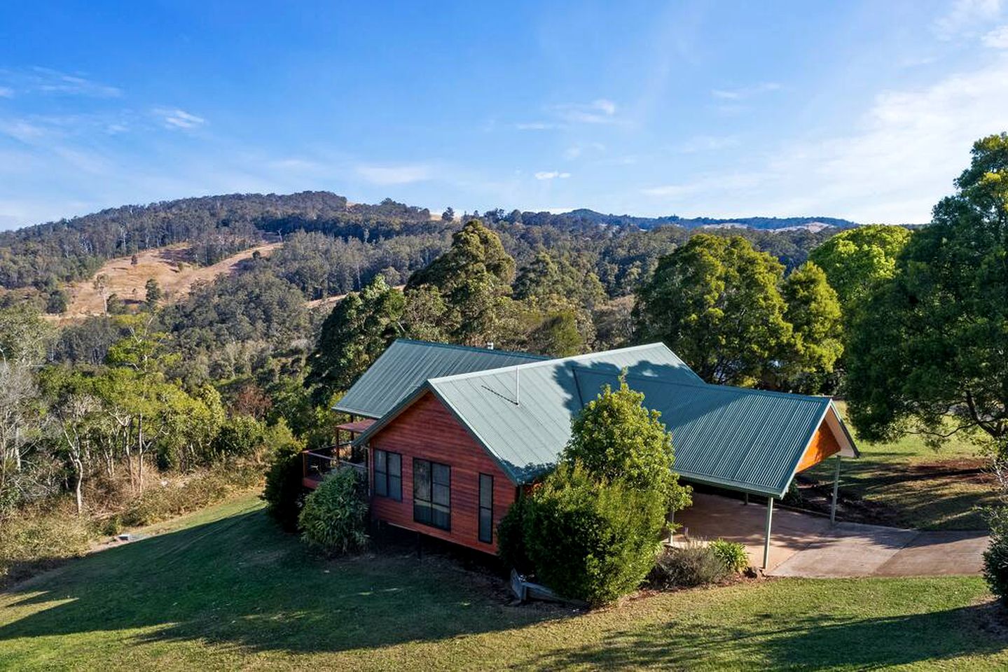 Luxury Cabin Retreat in Ravensbourne, Queensland