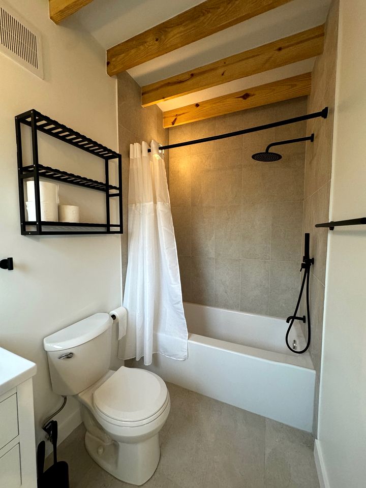 Luxury Cabin with Private Hot Tub - Cueta, Montgomery, TX