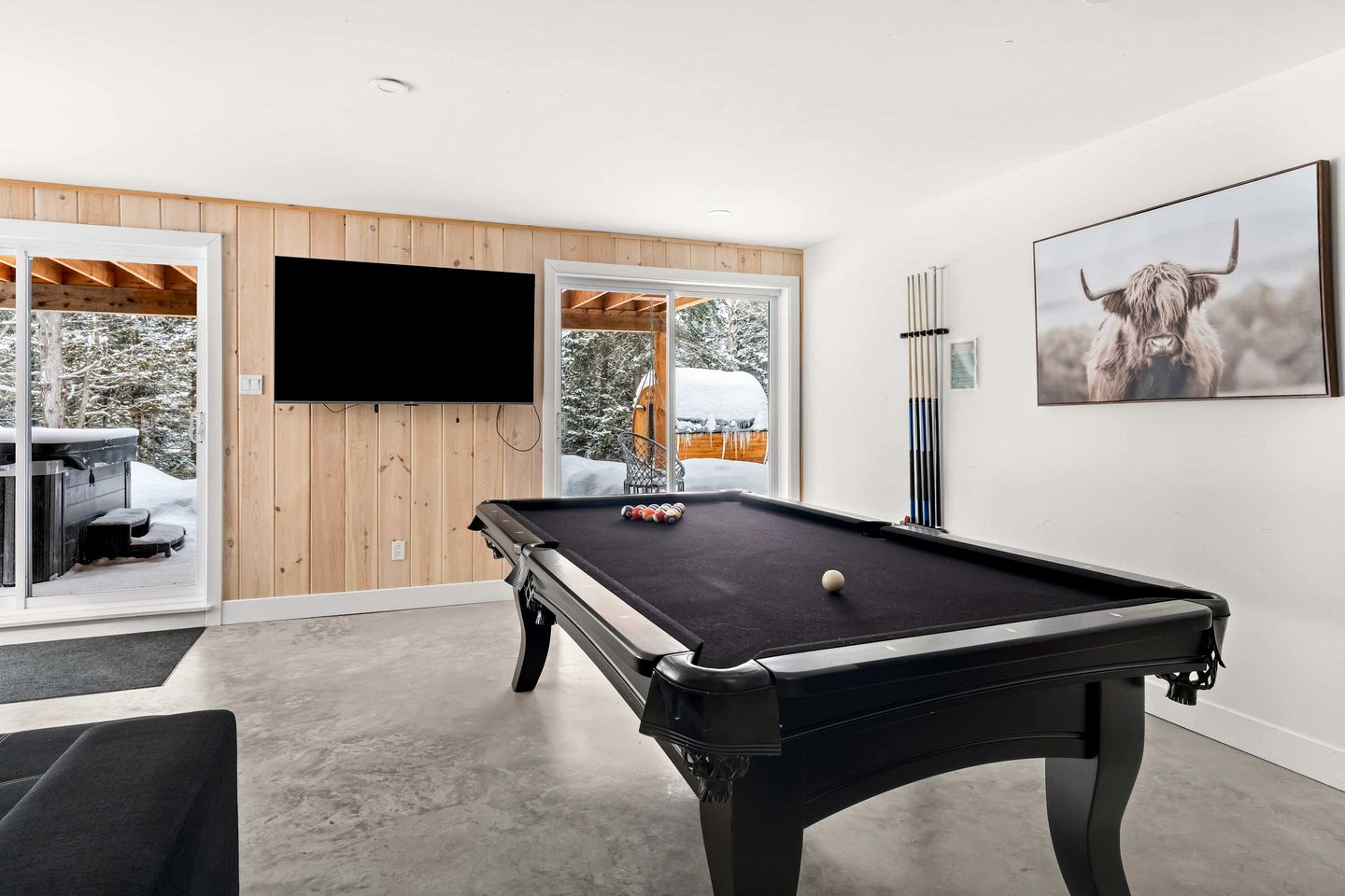 Luxury Cabin with Spa, Sauna, Game Room and Beautiful Outdoor Space in Notre Dame de la Merci, Quebec
