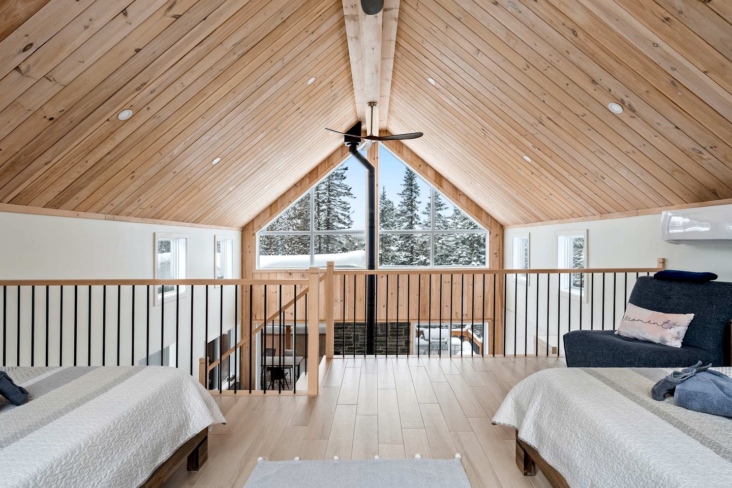 Luxury Cabin with Spa, Sauna, Game Room and Beautiful Outdoor Space in Notre Dame de la Merci, Quebec