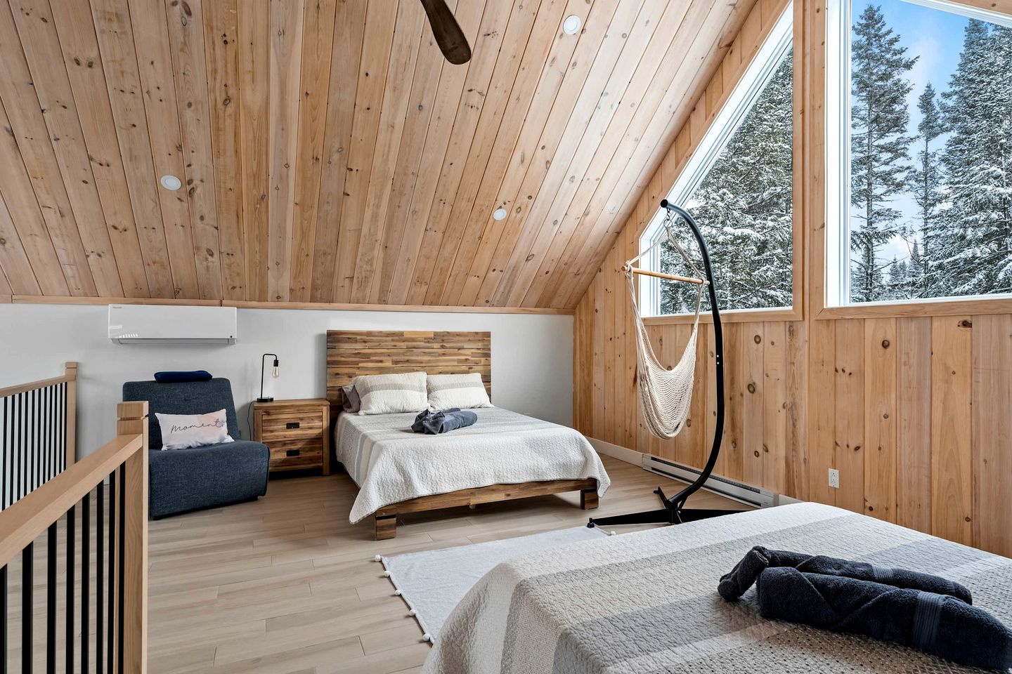 Luxury Cabin with Spa, Sauna, Game Room and Beautiful Outdoor Space in Notre Dame de la Merci, Quebec