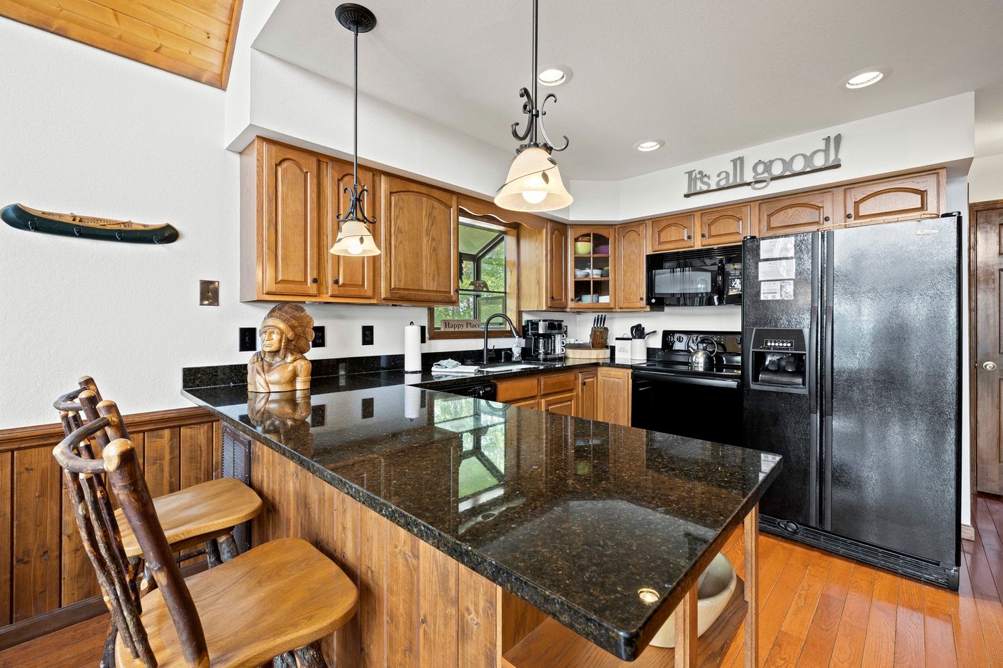 Outstanding Family Cabin with Spectacular Views, Hot-Tub, Deck and Fire Pit in NC