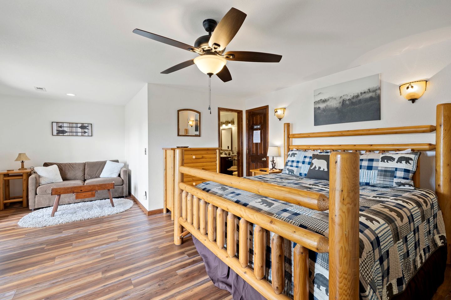 Outstanding Family Cabin with Spectacular Views, Hot-Tub, Deck and Fire Pit in NC